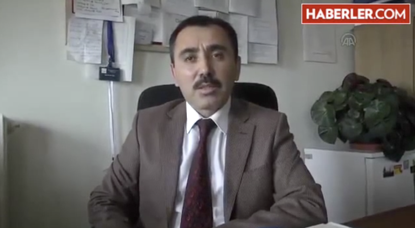 30 Mart 2015 tarihinde Prof. Dr. Erol Ayaz, AİBÜ Deney Hayvanları Araştırma ve Uygulama Merkezi Müdürü olarak, evlerde beslenen kedi ve köpeklerden insanlara bulaşabilecek parazitlerin oluşturduğu tehlikeye dikkat çekti. “Evde beslenen hayvanların kontrolü hayati önem taşıyor” uyarısında bulundu.